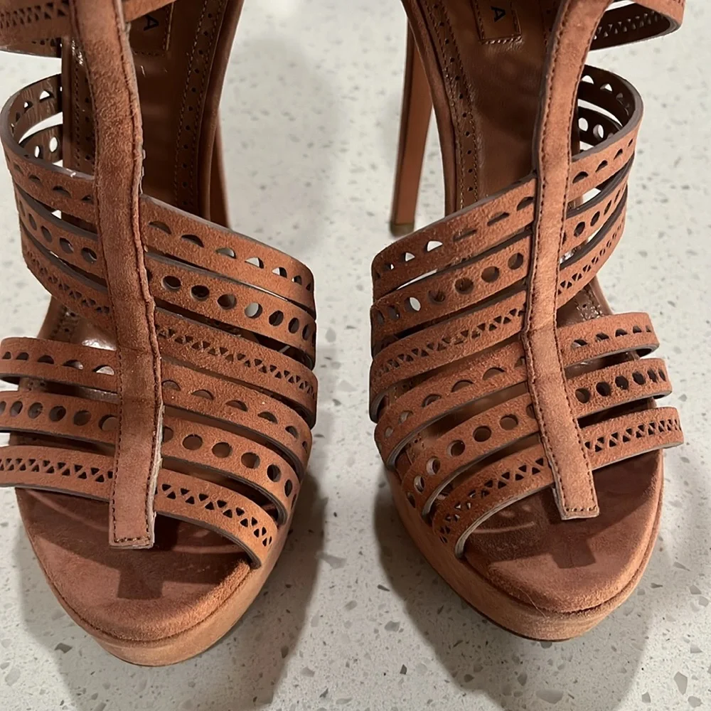 Alaia size 36.5 pink nude laser cut suede strap 4 inch never worn pumps